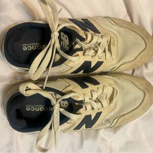 New Balance women’s tennis shoes